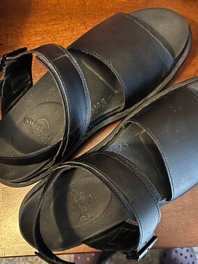 Dr. Martens Voss Hydro Sandal Women’s 11 black stitching Doc Marten